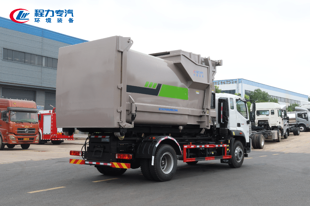 福田领航ES7勾臂垃圾车