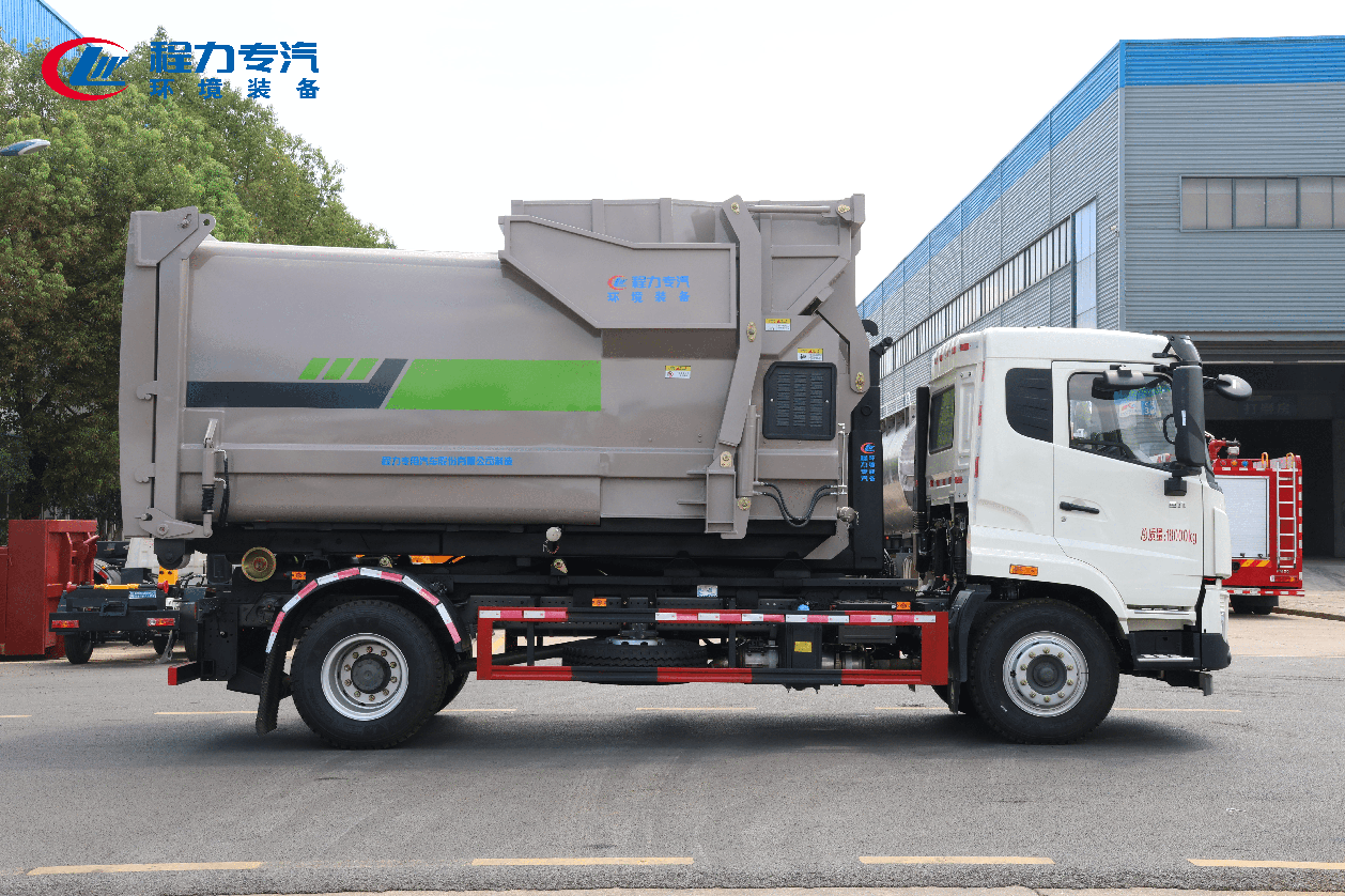 重汽豪沃勾臂垃圾车