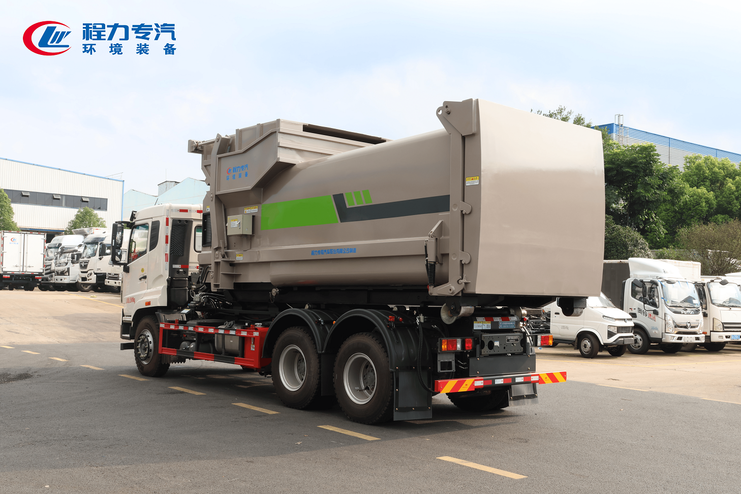 重汽豪沃后双桥车厢可卸式垃圾车