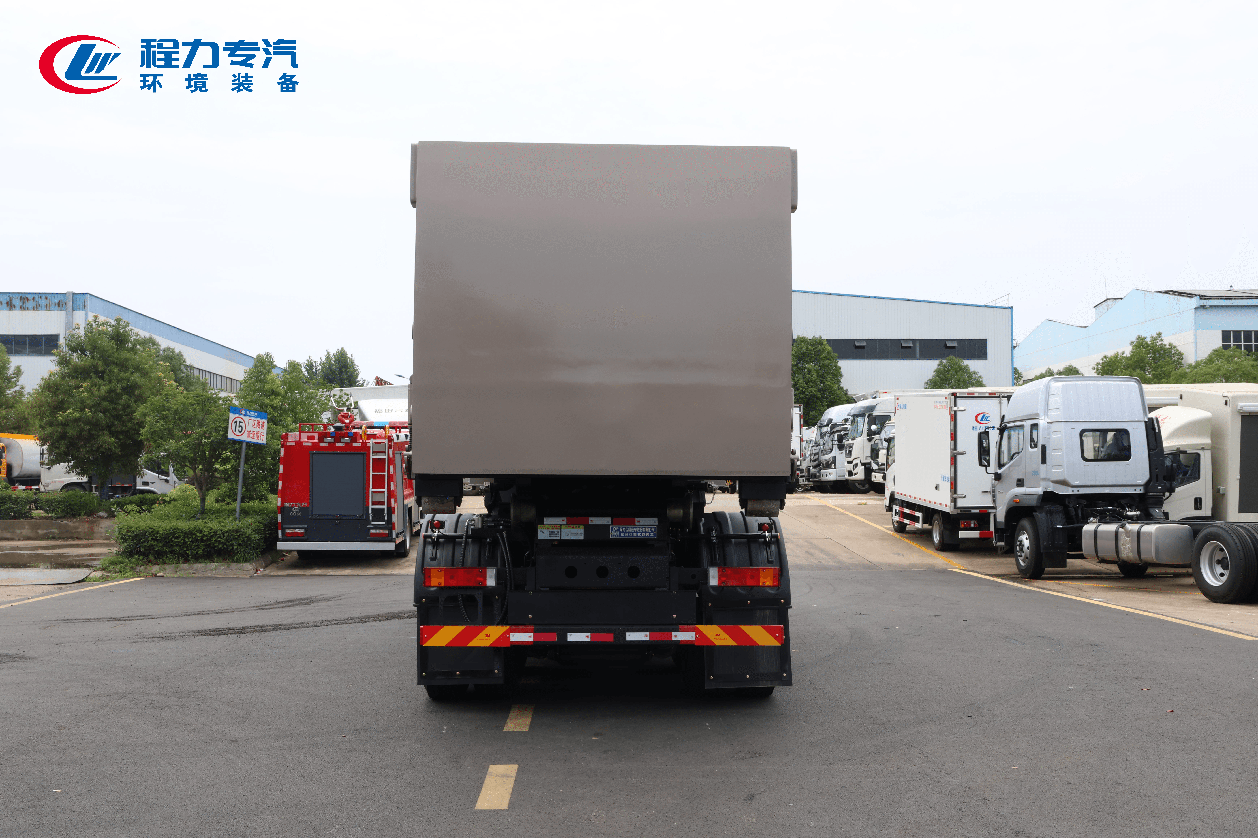 东风天龙后双桥勾臂垃圾车