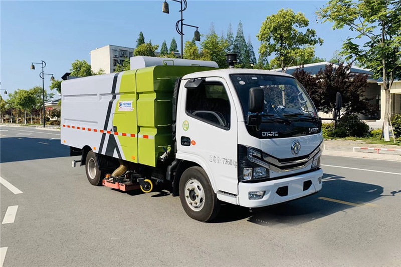 东风小多利卡吸尘车