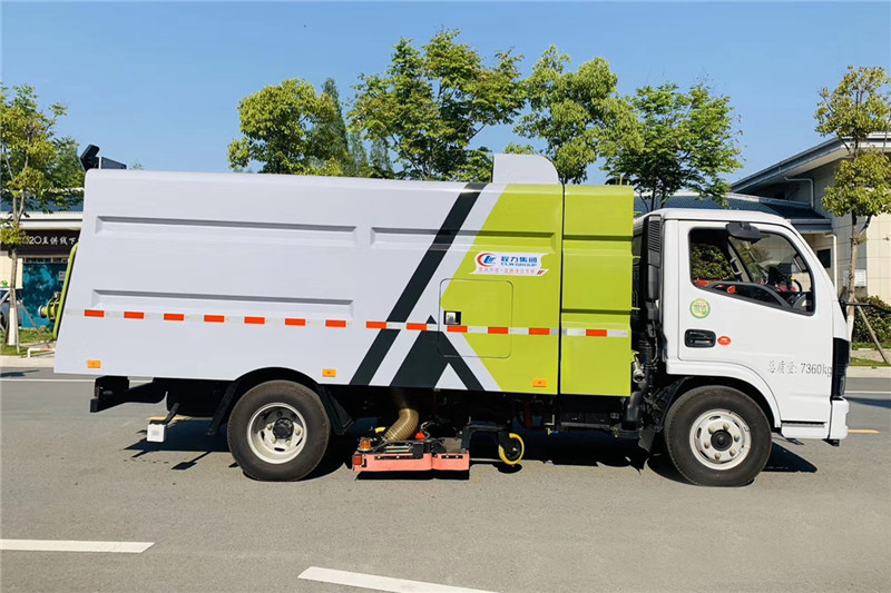 东风小多利卡吸尘车