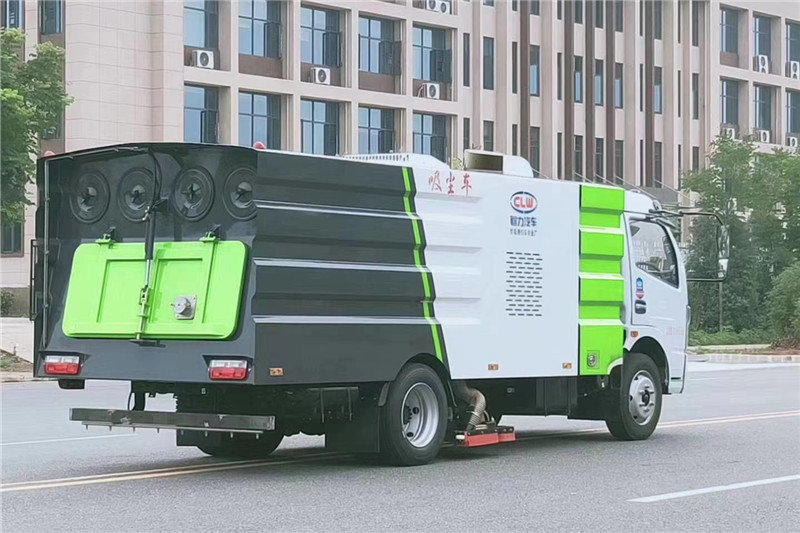 东风大多利卡吸尘车