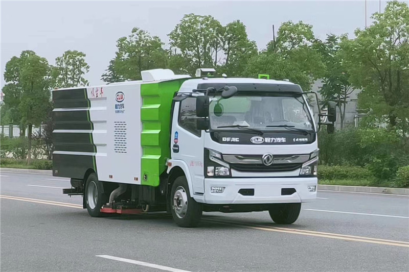 东风大多利卡吸尘车