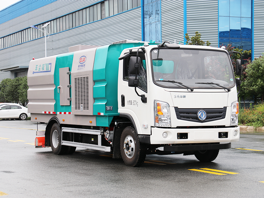 东风华神纯电动吸尘车