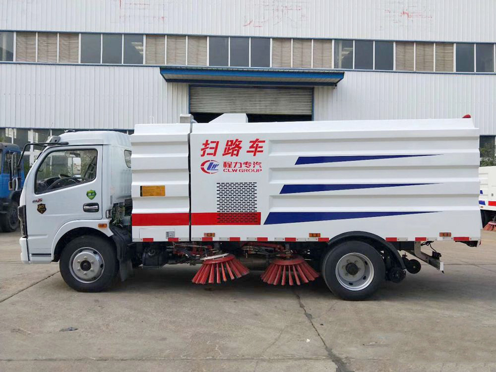 东风多利卡D7扫路车