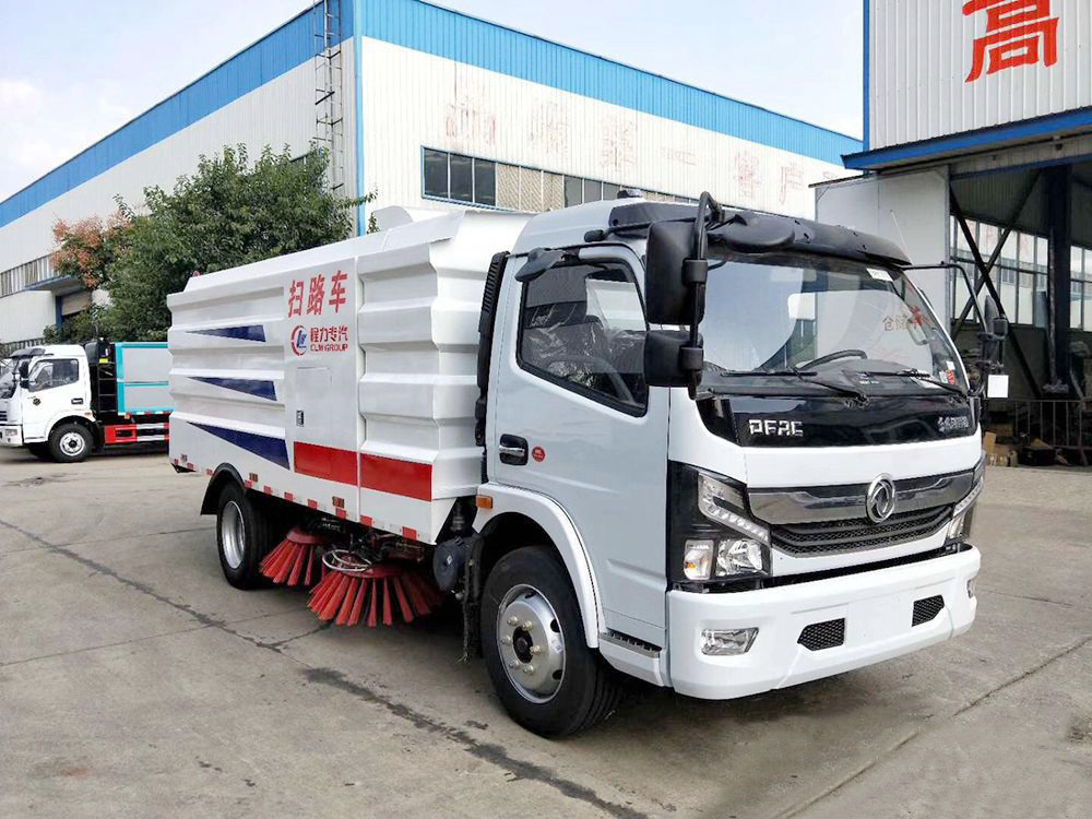 东风多利卡D7扫路车