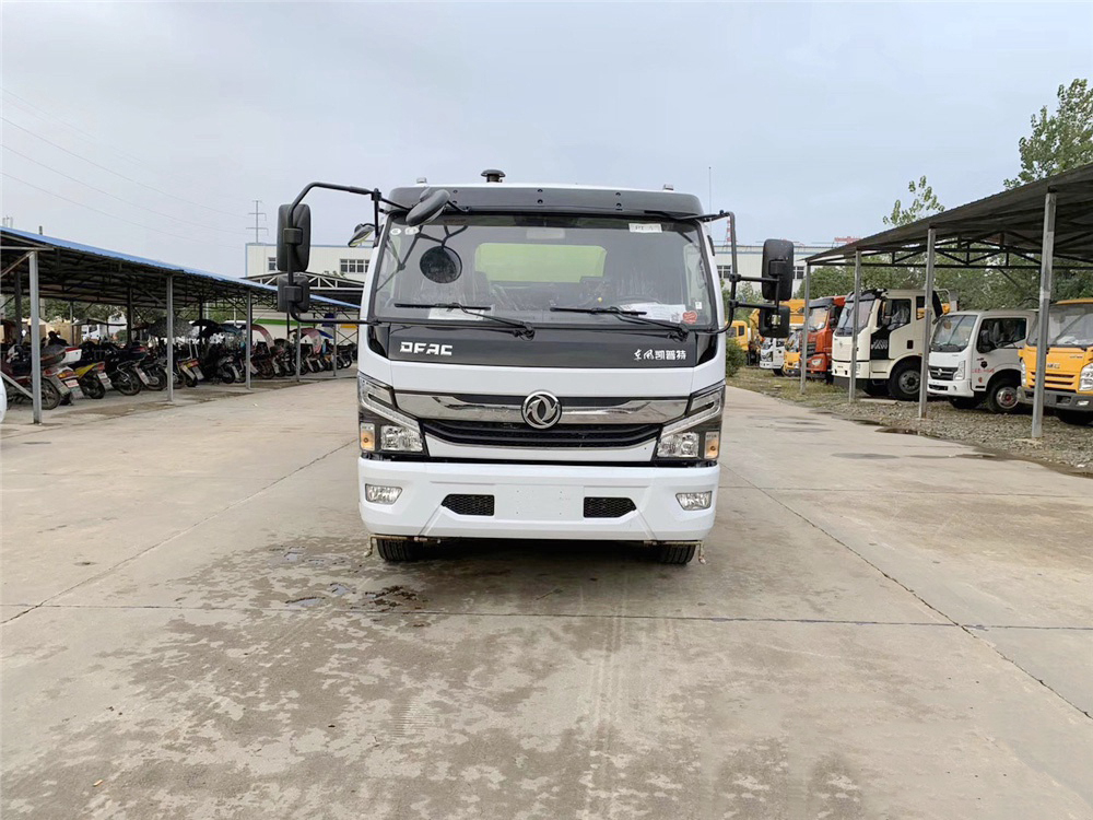 东风多利卡D7扫路车