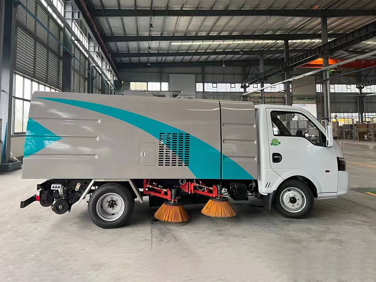 东风途逸纯电动扫路车