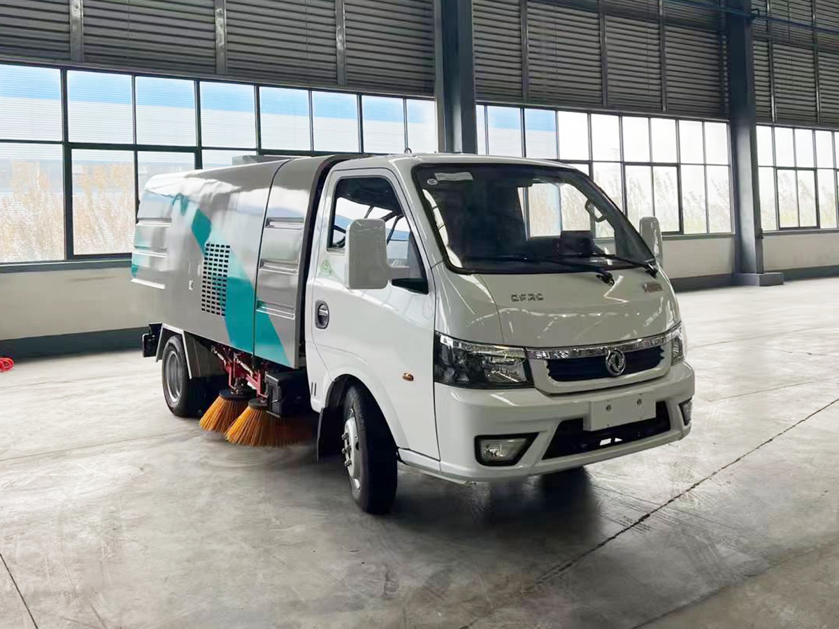 东风途逸纯电动扫路车