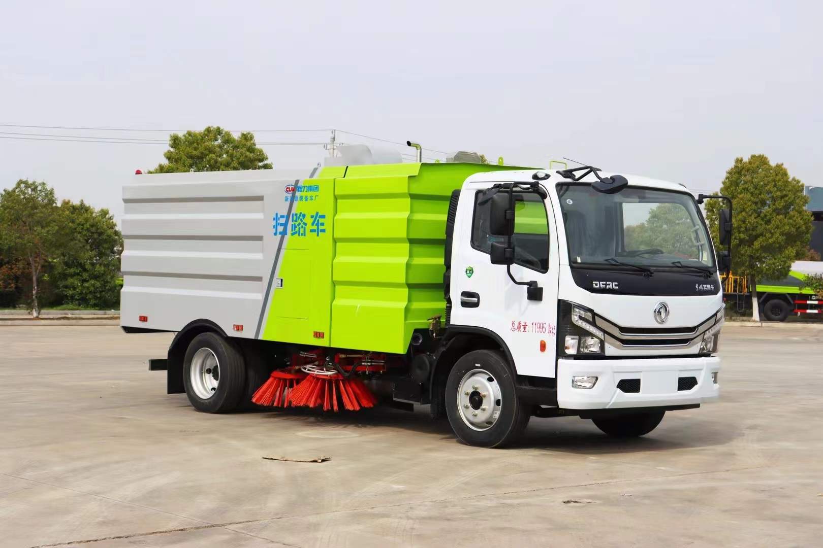 东风大多利卡扫路车