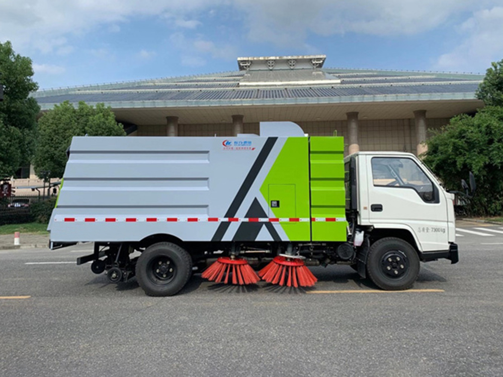 江铃凯锐扫路车