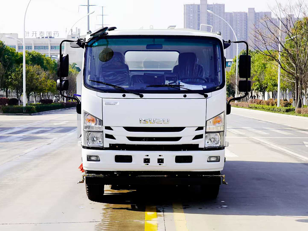 五十铃扫路车