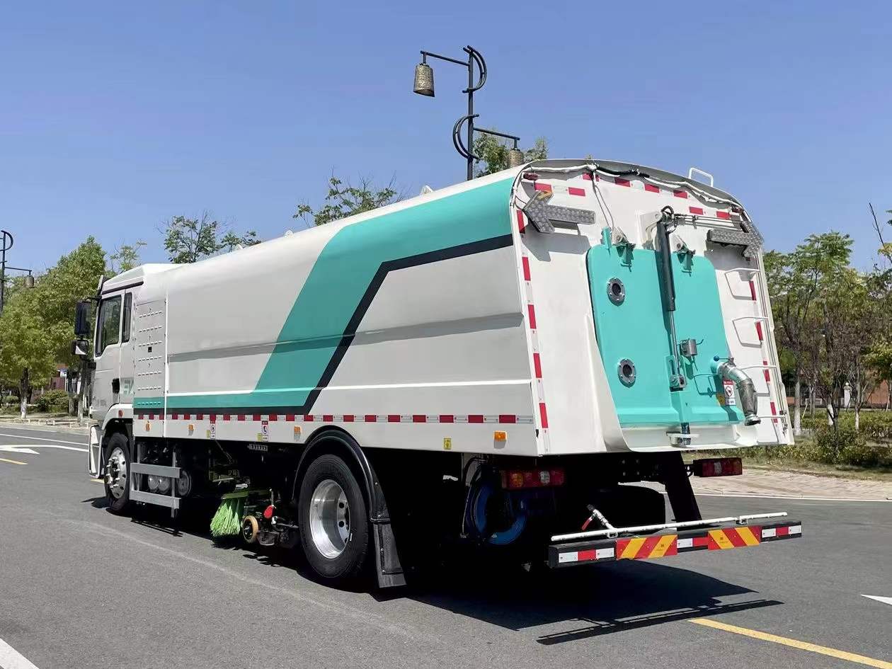 陕汽德龙纯电动洗扫车