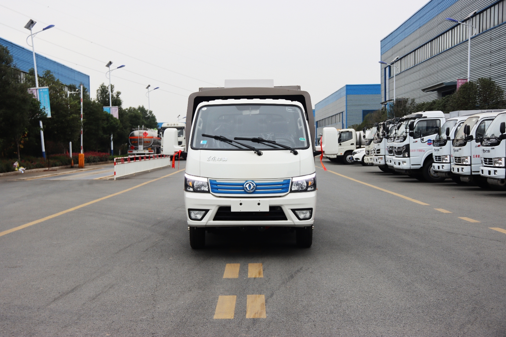 东风小华神纯电动吸尘车