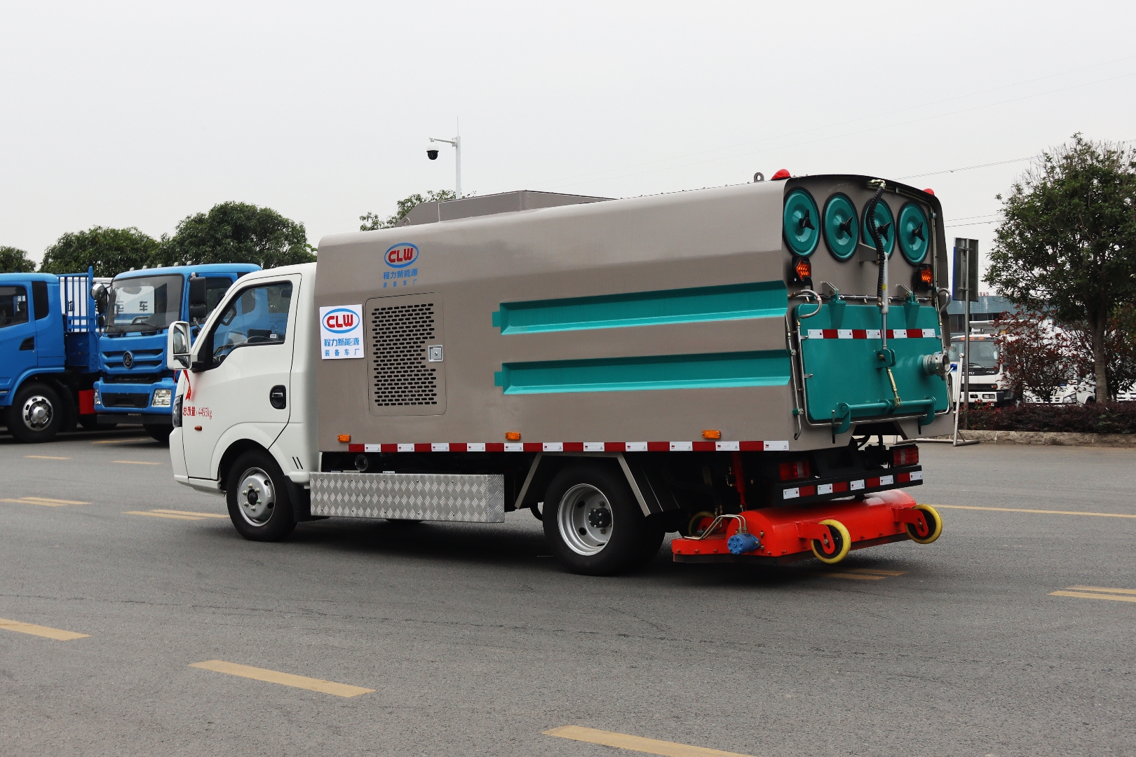 东风小华神纯电动吸尘车