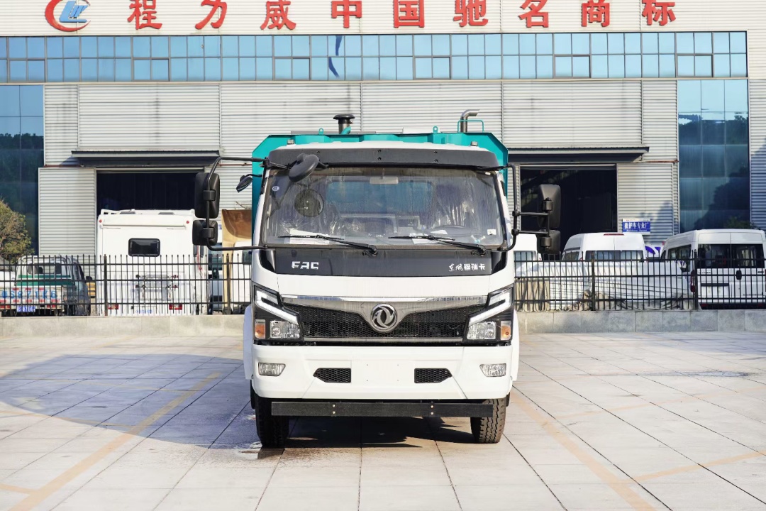 东风多利卡干湿两用吸尘车