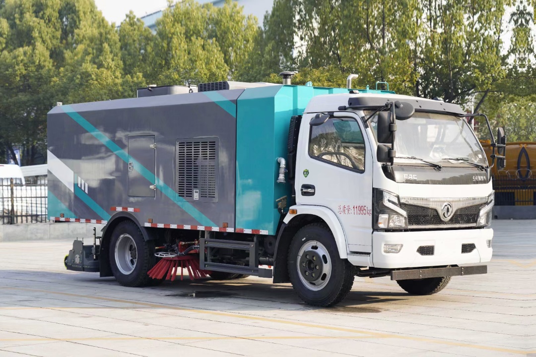 东风多利卡干湿两用吸尘车