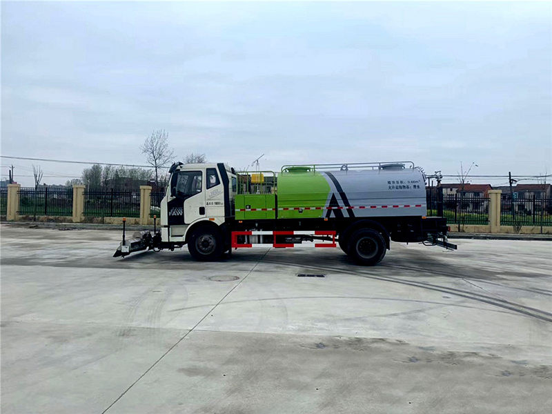 解放J6路面清洗车