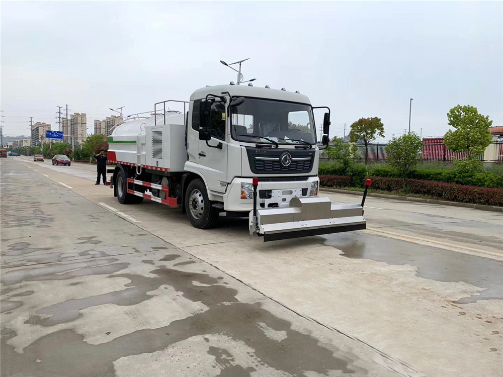 东风天锦路面清洗车