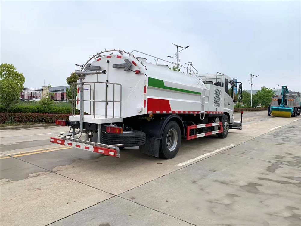 东风天锦路面清洗车