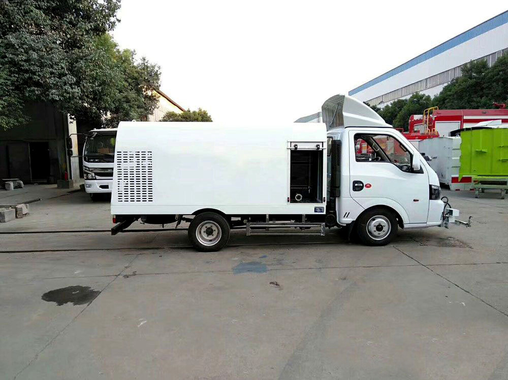 东风途逸路面清洗车