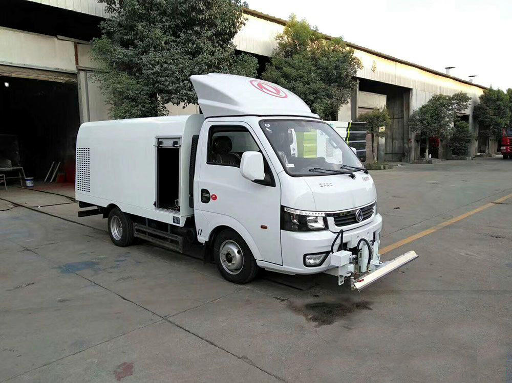 东风途逸路面清洗车