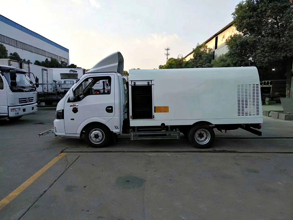 东风途逸路面清洗车