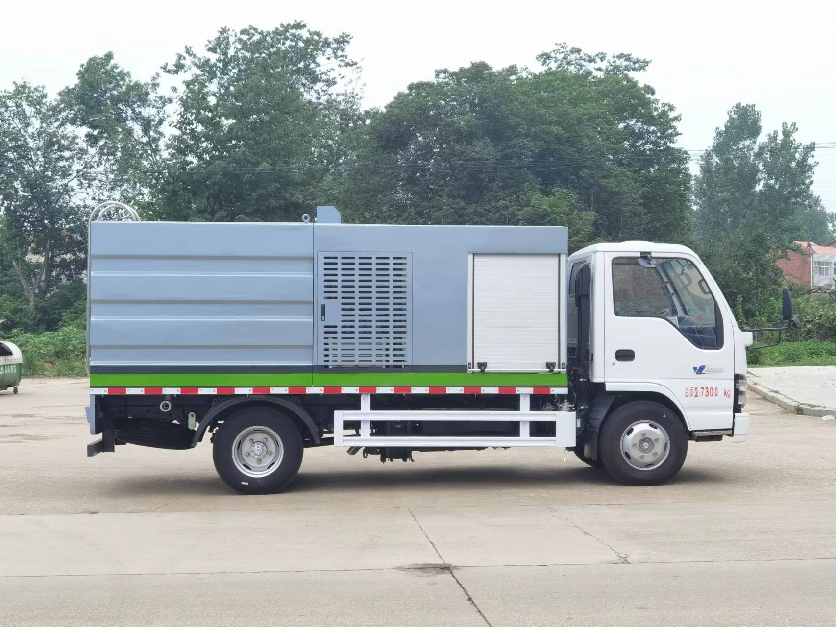 五十铃护栏清洗车