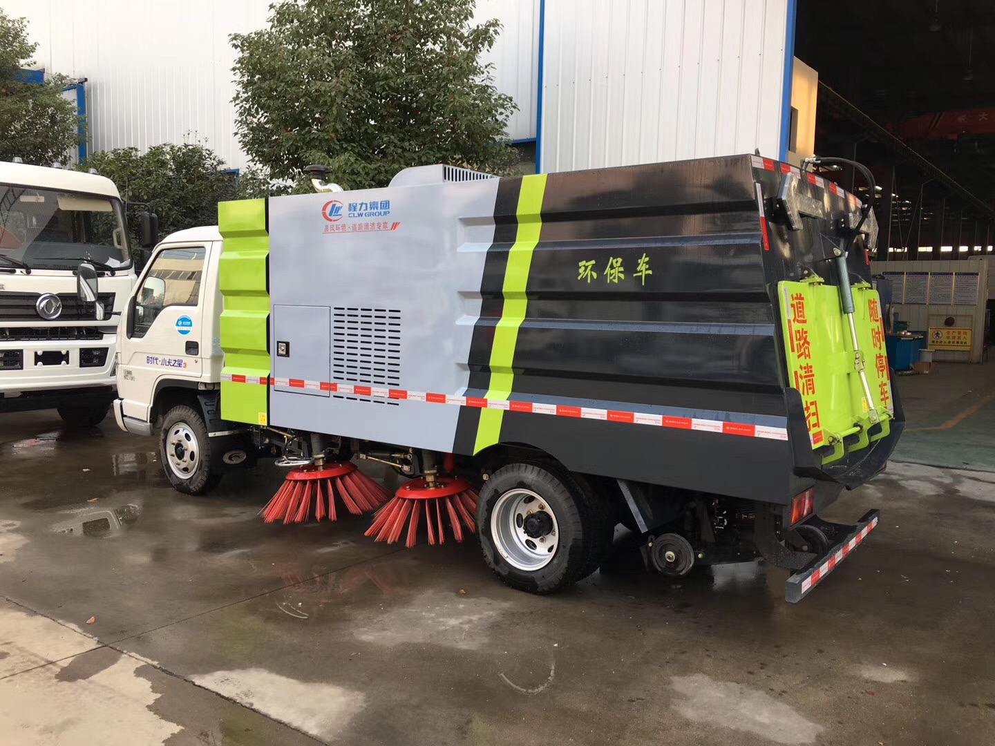 福田小卡时代扫路车