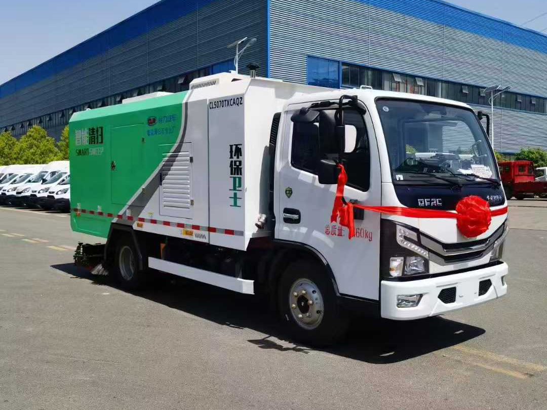 东风小多利卡6方干湿两用洗扫车